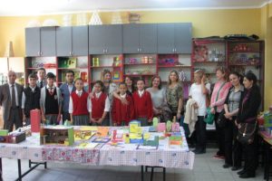 Yardımsever kadınlar öğrencileri sevindiriyor