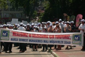 Muhasebeciler sokağa döküldü
