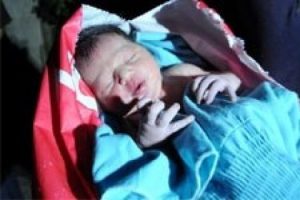 Poşetten bebek çıktı