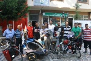 Gezgin aile 3 bin 600 km'yi bisikletle aştı