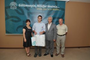 Bozbey'den şampiyon öğrenciye ödül