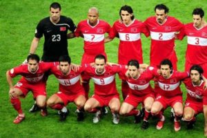 Milli futbolculardan taraftarlara çağrı