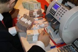 Akaryakıta ve alkollü içeceklere şok zam
