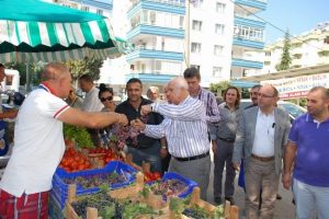 Meyve üreticileri kahvaltıda buluştu