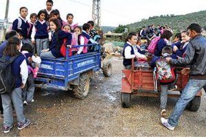 Tarım araçlarıyla taşımalı eğitim