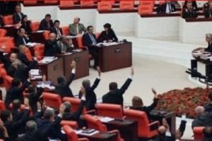 Meclis'te Kafirun Suresi kavgası