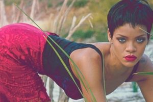Dergi çekimi için poz veren rihanna nefesleri kesti...