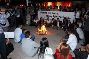 CHP'lilerden ''savaşa hayır'' eylemi