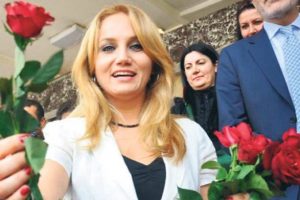 Türkü söylemesi yasak!