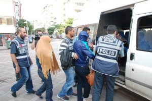 Üç ev soyan hırsızlar yakalandı