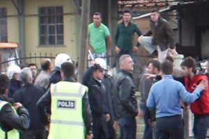 Taraftar kavgasında emniyet müdürü yaralandı