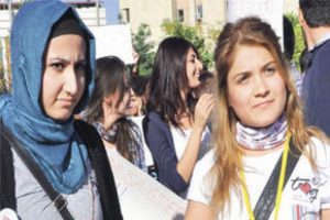 'Sevişme' protestosu!