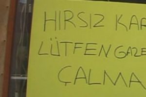 Hırsıza pankartlı mesaj