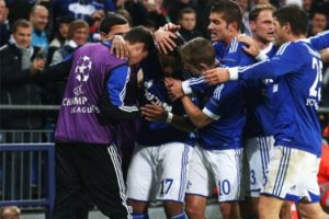 Arsenal liderlik fırsatını tepti!