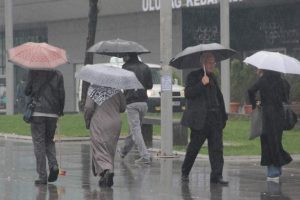 Bursa yağmura teslim oldu