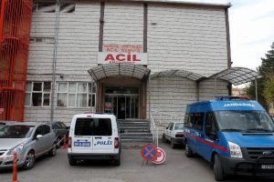 Kamyon ile otomobil çarpıştı