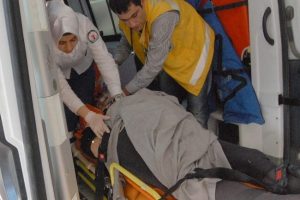 Otomobil şarampole yuvarlandı