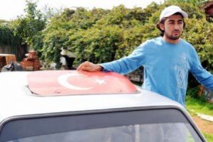 Arabada Türk Bayrağı var diye dövdüler
