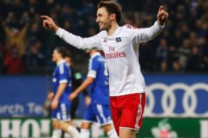 Schalke zirveden koptu