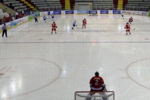 Buz hokeyinde heyecan başlıyor