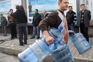 Yangına damacanalı müdahale