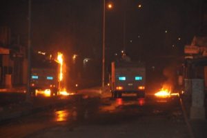 Cizre'de izinsiz gösteriler gece boyu sürdü