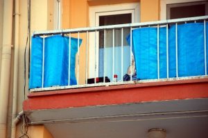 Polis lojmanına bomba atıldı