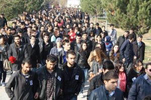 Üniversiteli öğrenciler burcu için yürüdü