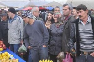 Çarşamba pazarına dalan aç yaban domuzu 2 kişiyi yaraladı