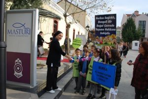Minik Çevreciler Bursa'da miting yaptı