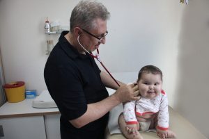 Melek bebeğe yardım eli uzandı