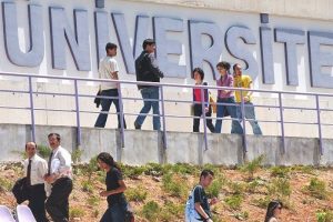 Üniversiteliler oy hakkı da istiyor