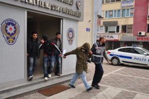 Kablo hırsızları yakalandı