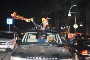 Galatasaraylılar galibiyeti Kordon'da kutladı