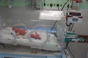 Asansör tamirine gitti bebek buldu