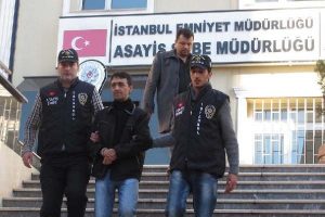 Komşusunu öldüren şüpheli adliyeye çıkarıldı