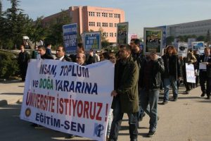 UÜ'de YÖK ve ODTÜ olaylarına protesto