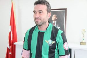 Akhisarspor golcü oyuncu Mert ile yollarını ayırdı