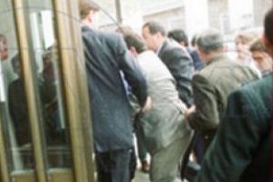 O fotoğraftaki Turgut Özal mı?