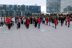 100 öğrenci aynı anda oynamaya başladı