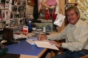 Çanta kralı 'iflas'ını kitap yapıyor