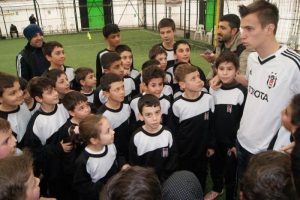 Beşiktaşlı Sinan Quaresma'nın formasına talip