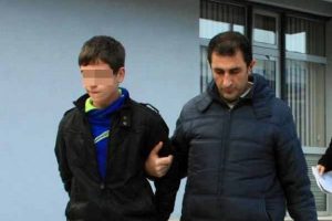 Çaldığı cep telefonunu satarken yakalandı