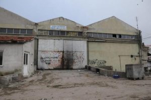Hurda toplamak için çıktığı çatıdan düştü