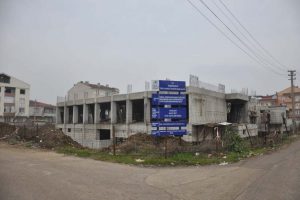 Paralarını alamayan işçiler isyan etti