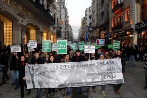 Taksim'de ODTÜ'lü öğrencilere destek yürüyüşü