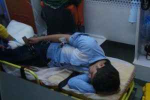 2 kardeş 6 kişinin bıçaklı saldırısına uğradı