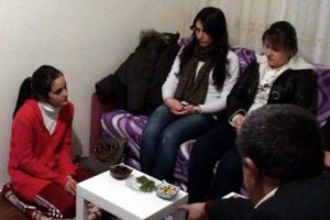 Kızlar okusun diye