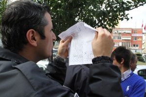 Sevgilisinin karnesini değiştirirken yakalandı