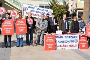 Kaldırıma araç parkına tepki göseterdiler